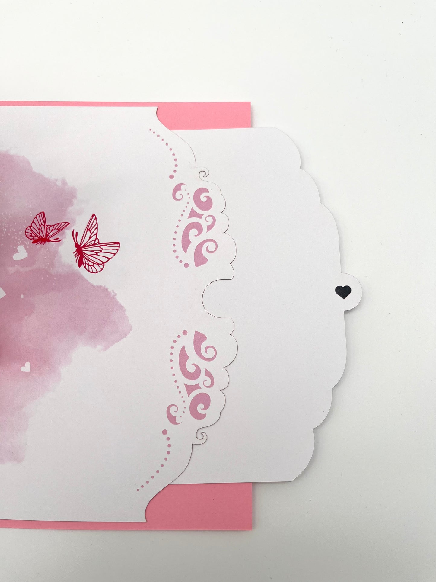 Küssendes Paar auf einer Brücke mit Herzblüten 3D Pop-Up