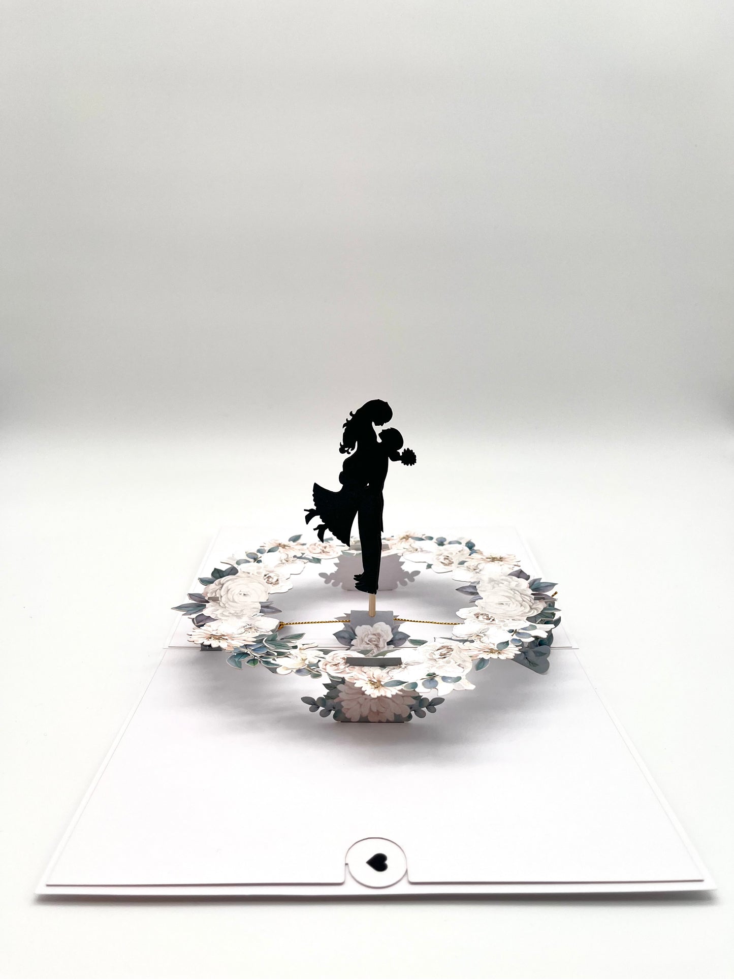 Tanzendes Paar im Blumenkranz 360° Rotationseffekt 3D Pop-Up