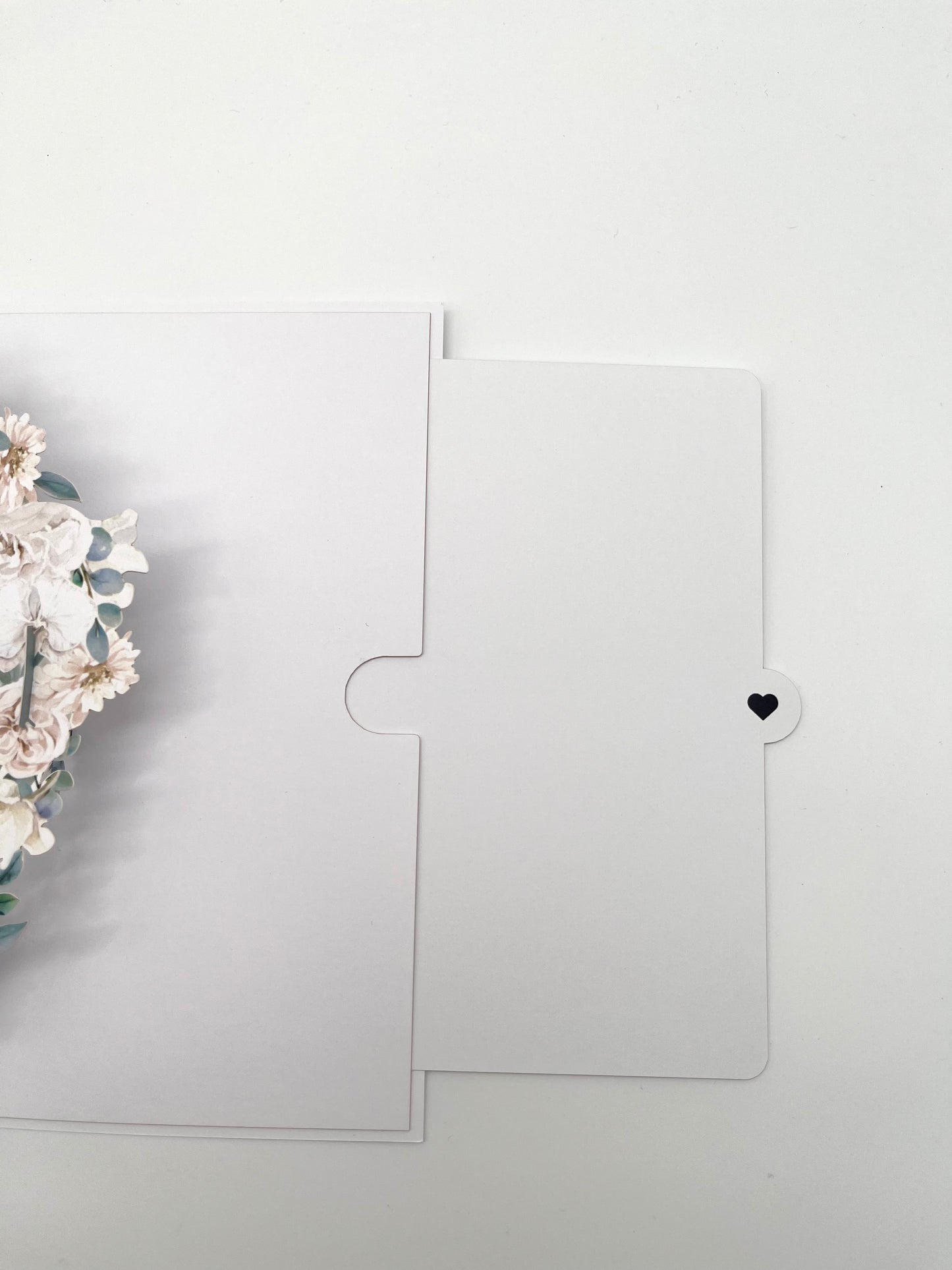 Herzförmiger Blumenkranz mit Schmetterlingen 3D Pop-Up