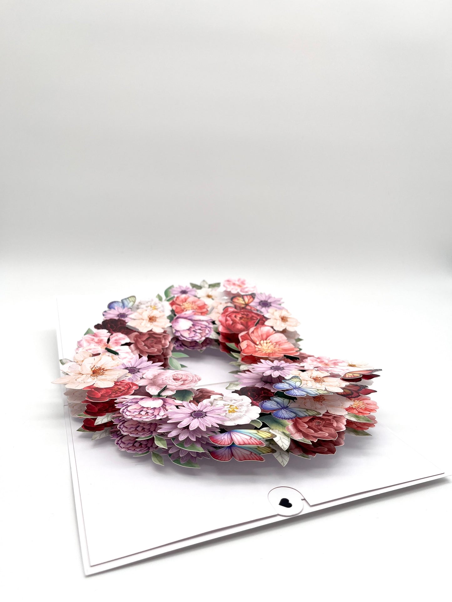 Herzförmiger Blumenkranz mit Schmetterlingen 3D Pop-Up