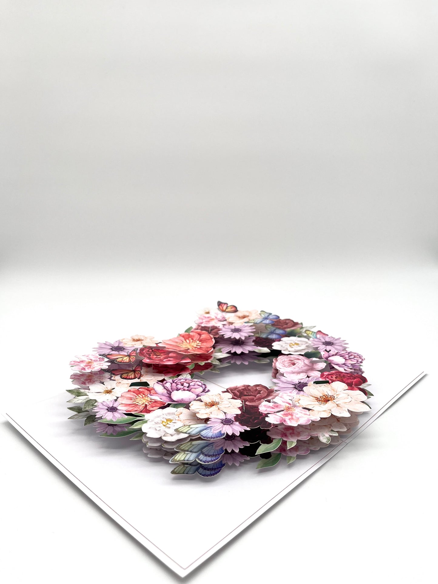 Herzförmiger Blumenkranz mit Schmetterlingen 3D Pop-Up